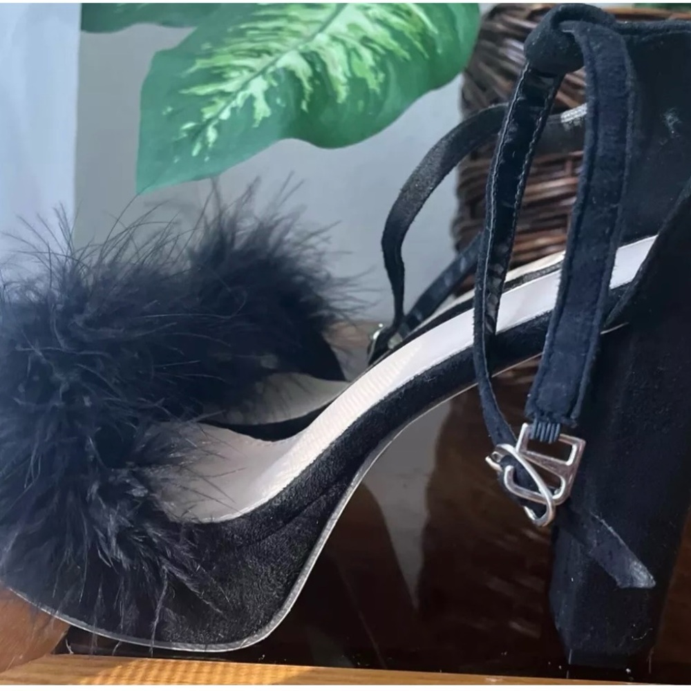 Woman’s Black Suede Open Toe Feathered new 5” Heel Size 41